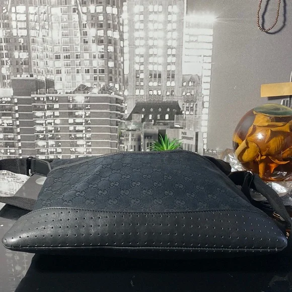 Gucci Black Patch GG Messenger Crossbody Bag - Picture 10 of 16